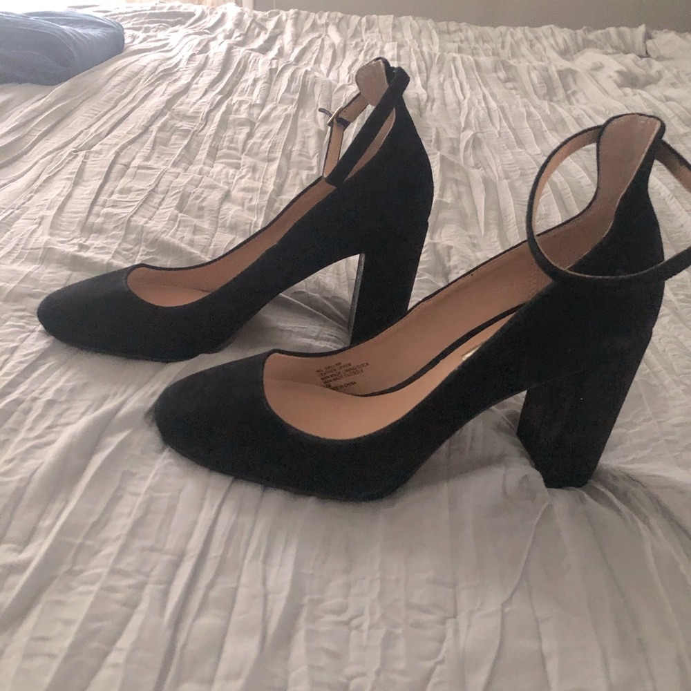 INC black velvet Size 7 heel